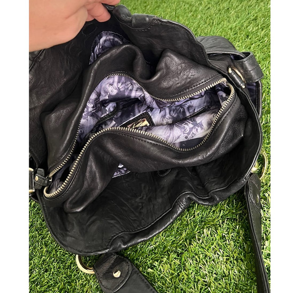 Junior Drake Black Leather Purse with Gold Tone Hardware - Picture 3 of 14